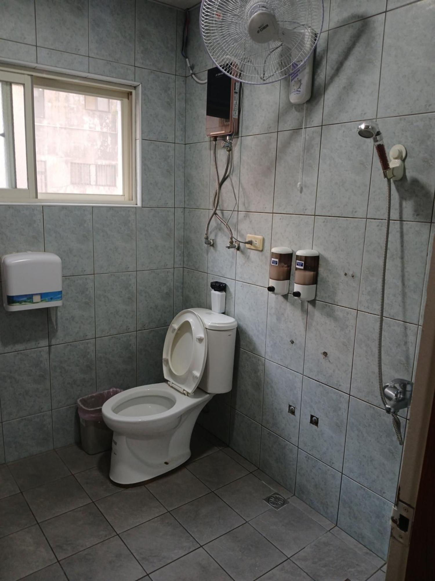Non-Profit Bee Home Keelung Luaran gambar